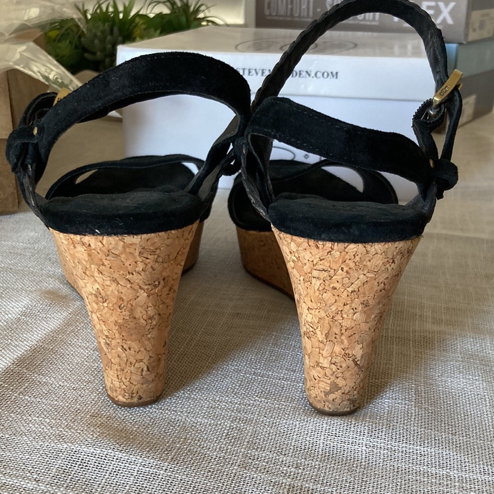 Ugg Wedge size 9.5 - Picture 3 of 8